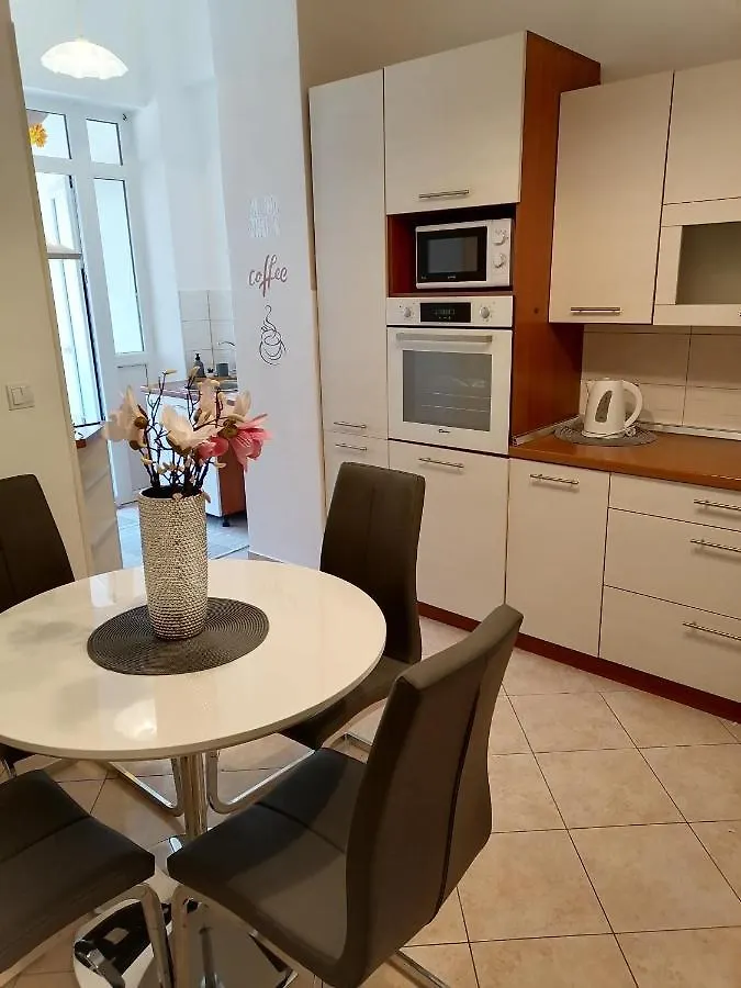 Apartman Ana Διαμέρισμα Πούλα